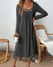 Jurk met vierkante hals in de kleur Grijs voor dames in stijl ideaal voor de herfst.