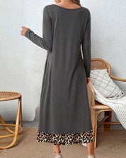 Jurk met vierkante hals in de kleur Grijs voor dames in stijl ideaal voor de herfst.