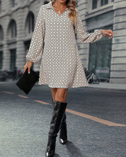 Jurkje met lange mouwen, print en revers in de kleur Beige voor dames in stijl ideaal voor de herfst.