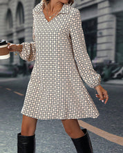 Jurkje met lange mouwen, print en revers in de kleur Beige voor dames in stijl ideaal voor de herfst.