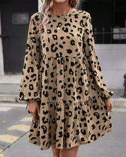 Lange Luipaardjurk in de kleur Bruin voor dames in stijl ideaal voor de herfst.