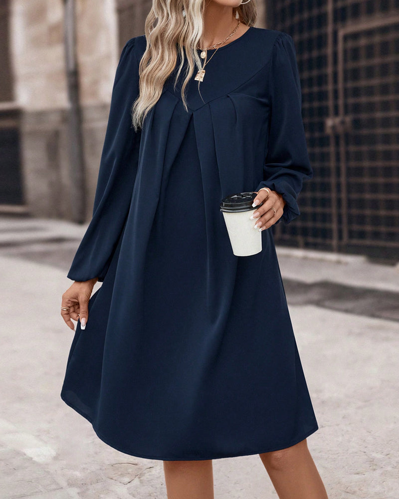 Losse jurk met lange mouwen in de kleur Marineblauw voor dames in stijl ideaal voor de herfst.