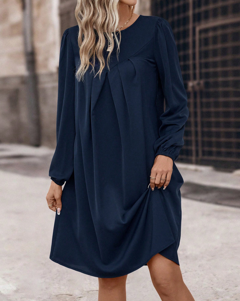 Losse jurk met lange mouwen in de kleur Marineblauw voor dames in stijl ideaal voor de herfst.