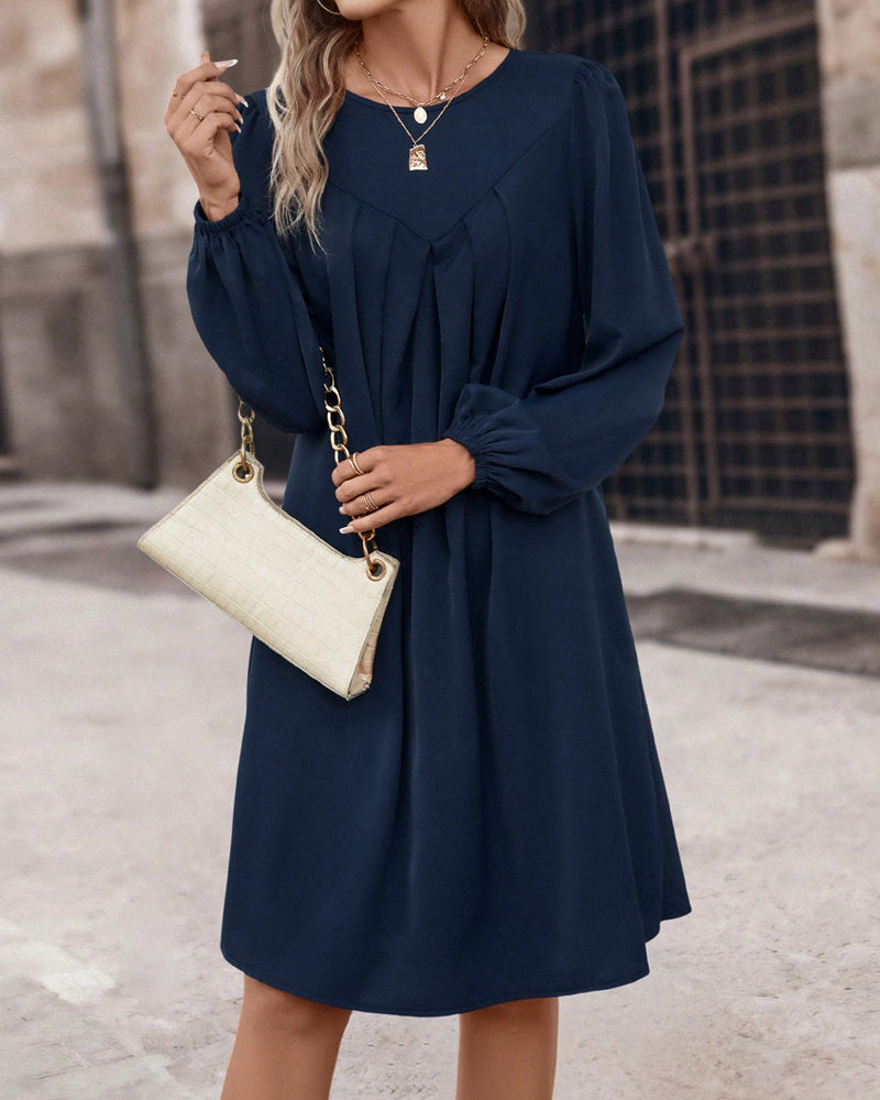 Losse jurk met lange mouwen in de kleur Marineblauw voor dames in stijl ideaal voor de herfst.