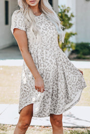 Loszittend Luipaard Print Jurkje in de kleur Luipaard voor dames in stijl ideaal voor de lente.