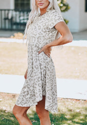 Loszittend Luipaard Print Jurkje in de kleur Luipaard voor dames in stijl ideaal voor de lente.