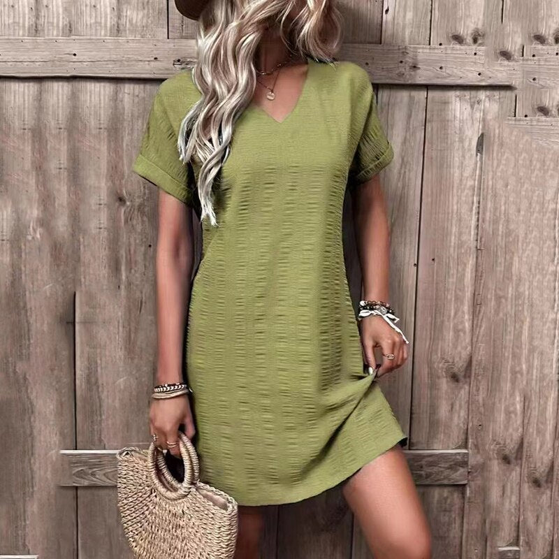 Nikki | Mini-jurk met Smalle V-hals in de kleur Groen voor dames in Party stijl ideaal voor de zomer.