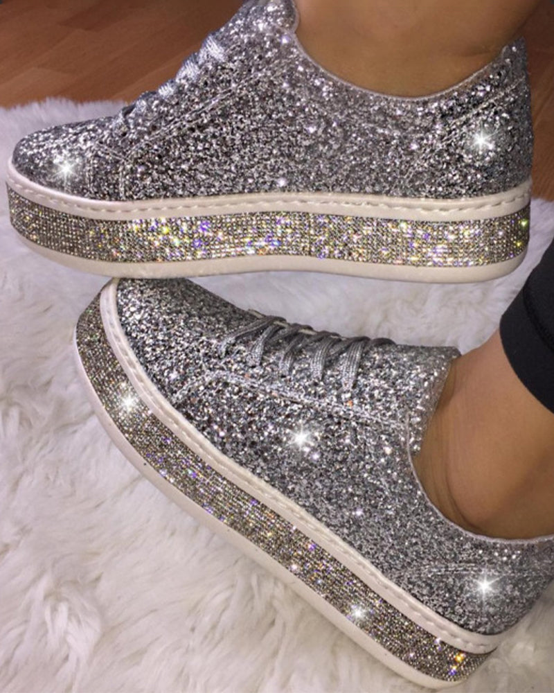Plateausneakers met glitters in grote maten voor vrouwen in de kleur Zilver voor dames in Party stijl geschikt voor alle seizoenen.