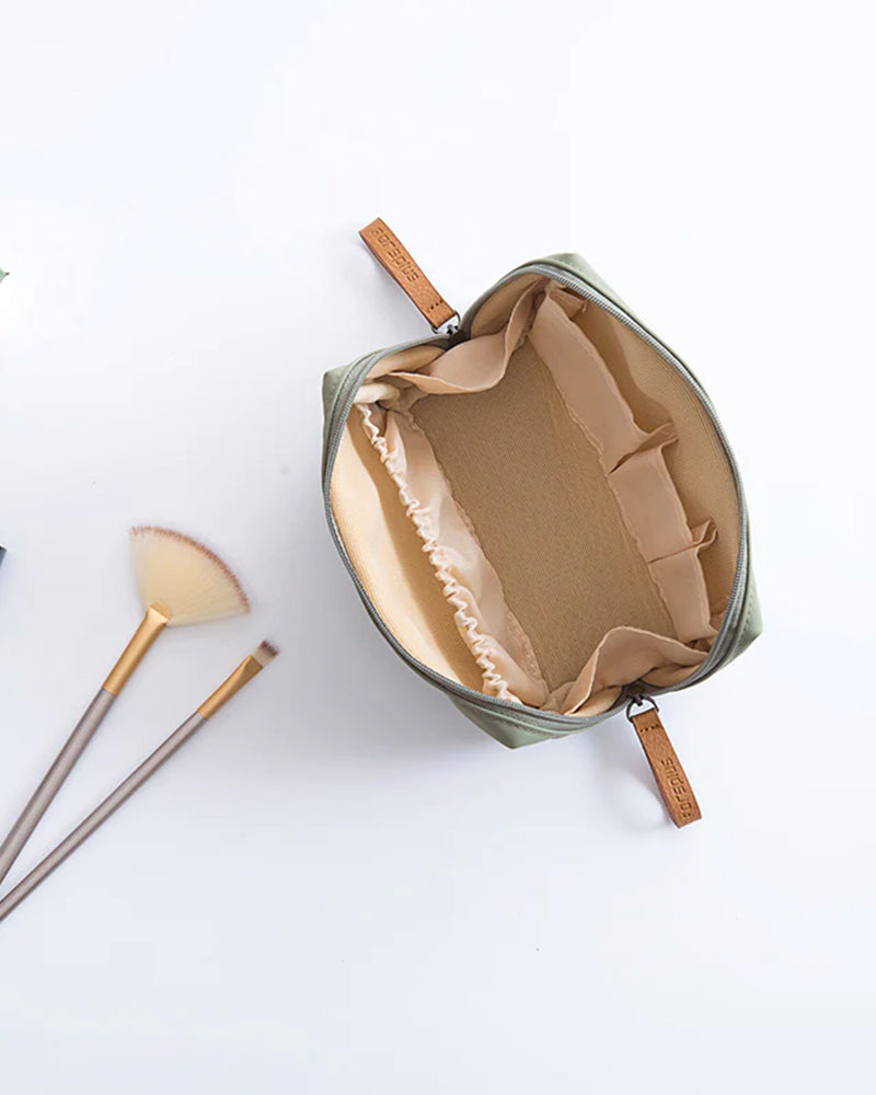 Reis make-uptasje voor vrouwen in de kleur Groen voor dames in stijl ideaal voor de zomer.