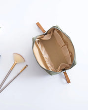 Reis make-uptasje voor vrouwen in de kleur Groen voor dames in stijl ideaal voor de zomer.