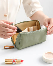 Reis make-uptasje voor vrouwen in de kleur Groen voor dames in stijl ideaal voor de zomer.