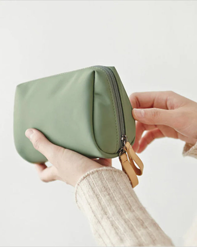 Reis make-uptasje voor vrouwen in de kleur Groen voor dames in stijl ideaal voor de zomer.