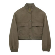 Romy | Short Bomberjack met knopen in de kleur Donkergroen voor dames in Streetwear stijl ideaal voor de herfst.