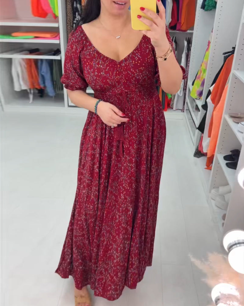 Rood jurkje met V-hals in de kleur Rood voor dames in stijl ideaal voor de herfst.