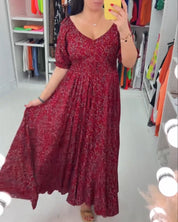 Rood jurkje met V-hals in de kleur Rood voor dames in stijl ideaal voor de herfst.