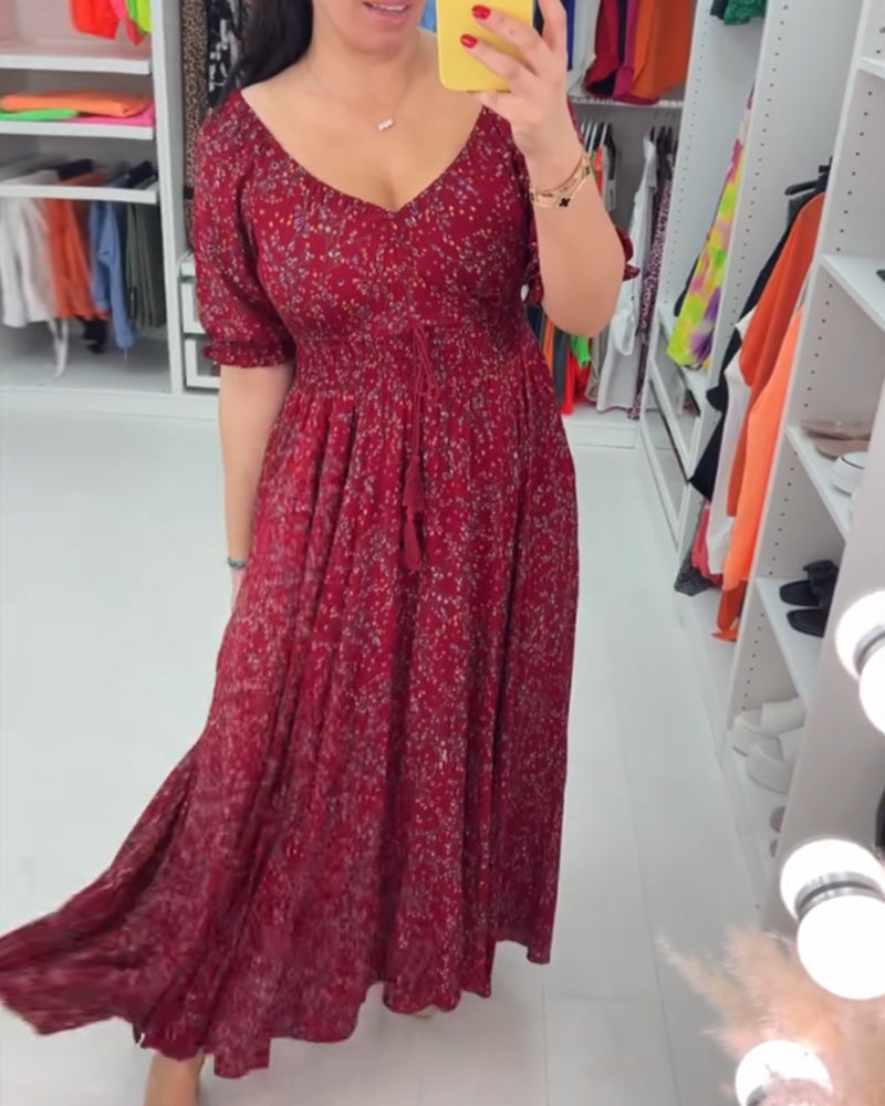 Rood jurkje met V-hals in de kleur Rood voor dames in stijl ideaal voor de herfst.