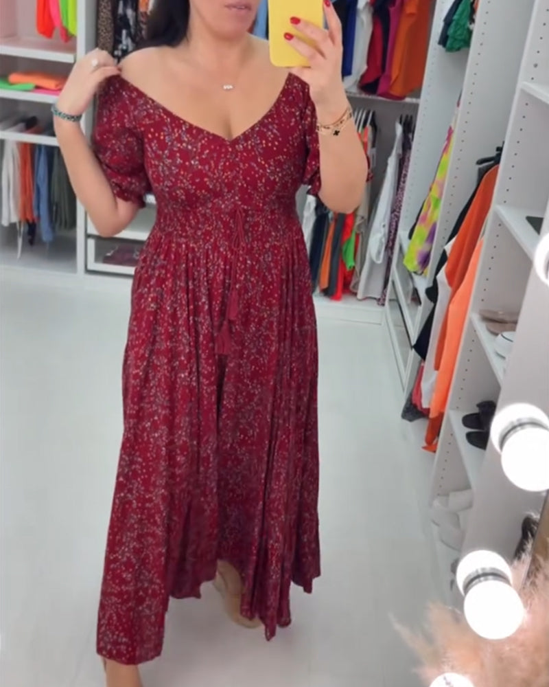 Rood jurkje met V-hals in de kleur Rood voor dames in stijl ideaal voor de herfst.