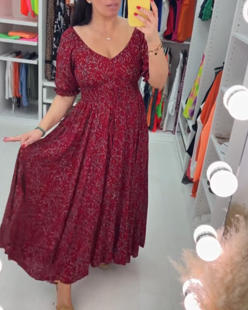 Rood jurkje met V-hals in de kleur Rood voor dames in stijl ideaal voor de herfst.