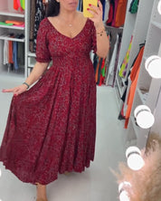 Rood jurkje met V-hals in de kleur Rood voor dames in stijl ideaal voor de herfst.