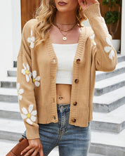 Rozemarijn | Cardigan met bloemenprint in de kleur Khaki voor dames in stijl ideaal voor de lente.