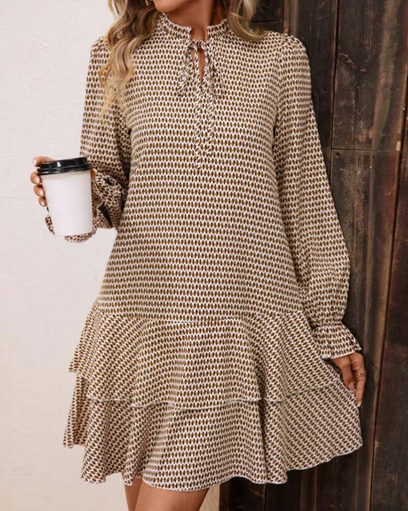 Stijlvolle Jurk met lange mouwen in de kleur Bruin voor dames in stijl ideaal voor de lente.