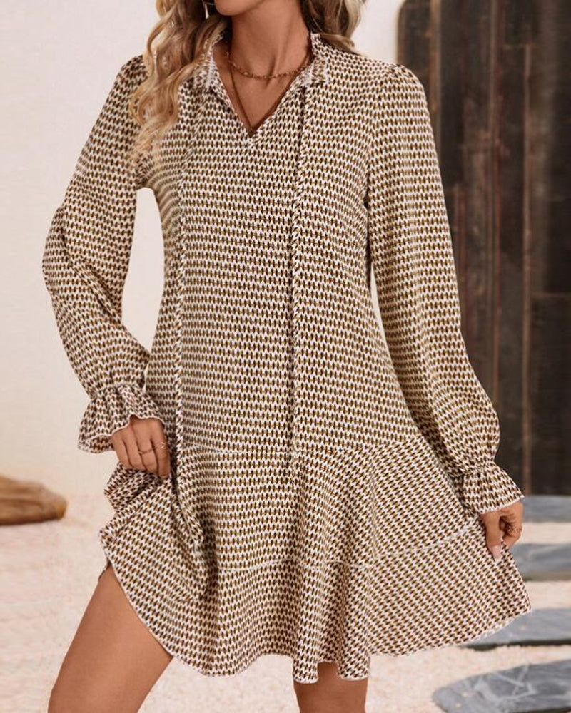 Stijlvolle Jurk met lange mouwen in de kleur Bruin voor dames in stijl ideaal voor de lente.