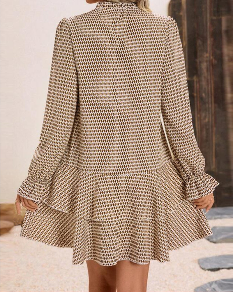 Stijlvolle Jurk met lange mouwen in de kleur Bruin voor dames in stijl ideaal voor de lente.