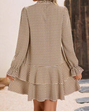 Stijlvolle Jurk met lange mouwen in de kleur Bruin voor dames in stijl ideaal voor de lente.