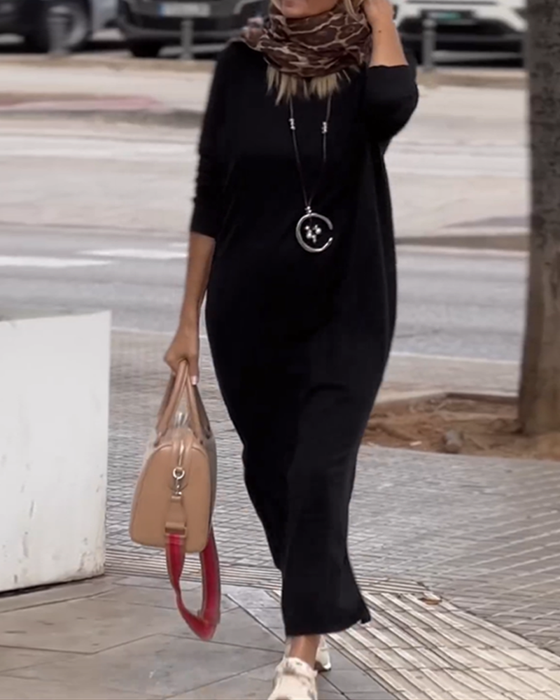 Sweaterjurk met zijsplitten en een ronde halslijn in de kleur Zwart voor dames in Casual stijl ideaal voor de herfst.