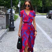 Valeria | V-hals Jurk in de kleur Blauw/Rood voor dames in stijl ideaal voor de lente.