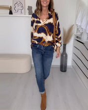 Zomerblouse met V-hals in de kleur Beige voor dames in stijl ideaal voor de herfst.