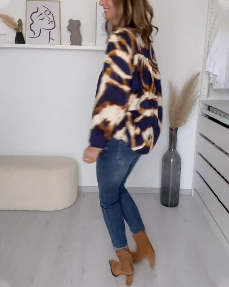 Zomerblouse met V-hals in de kleur Beige voor dames in stijl ideaal voor de herfst.