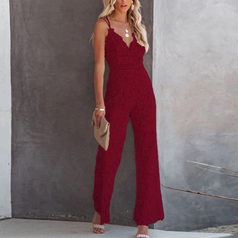 Deze jumpsuit biedt ultiem comfort en stijl, met een trendy patroon voor een modieuze uitstraling. Het mouwloze design, losvallende broek en lichtgewicht, ademende materiaal zorgen voor een zomerse look en maximale bewegingsvrijheid, geschikt voor diverse gelegenheden.