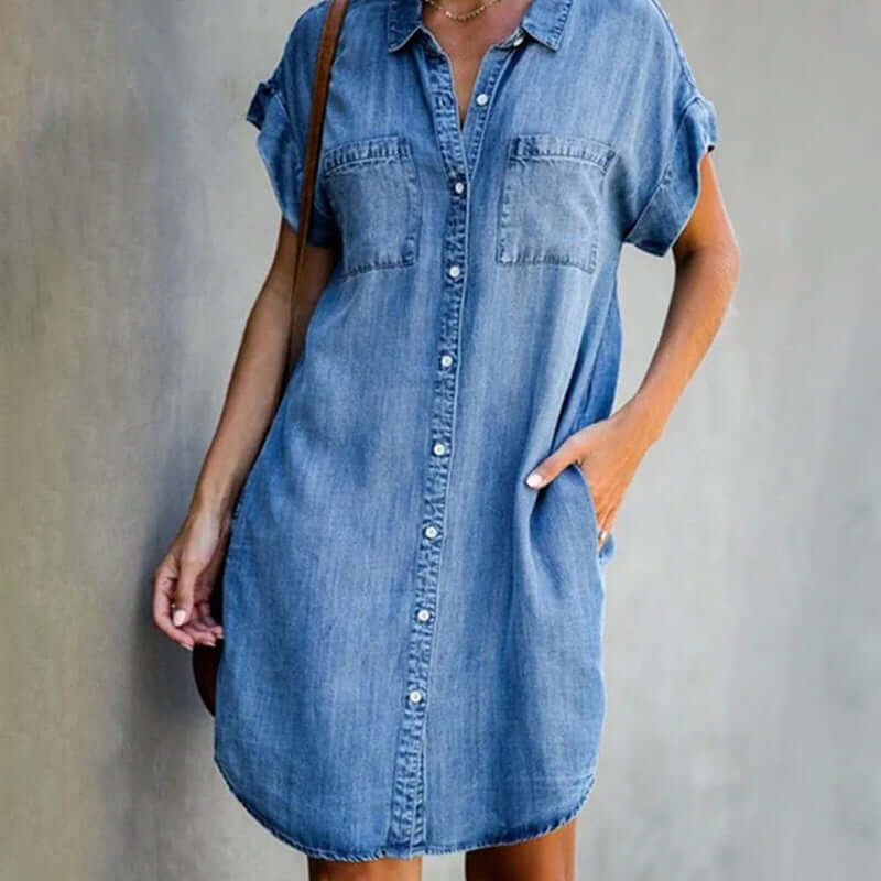 Denim jurk - een perfecte keuze voor een trendy en casual uitstraling. Deze jurk biedt een elegant en uniek denim design, maximaal comfort voor dagelijks gebruik, en is gemaakt van duurzame, hoge kwaliteit materialen.