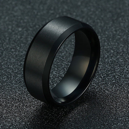 Stijlvolle herenring gemaakt van gepolijst roestvrij staal. Het minimalistische ontwerp maakt deze ring perfect voor zowel alledaags gebruik als speciale gelegenheden, waardoor het een veelzijdig accessoire is voor de moderne man.