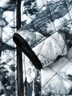 Puffer jacket met tie-dye patroon