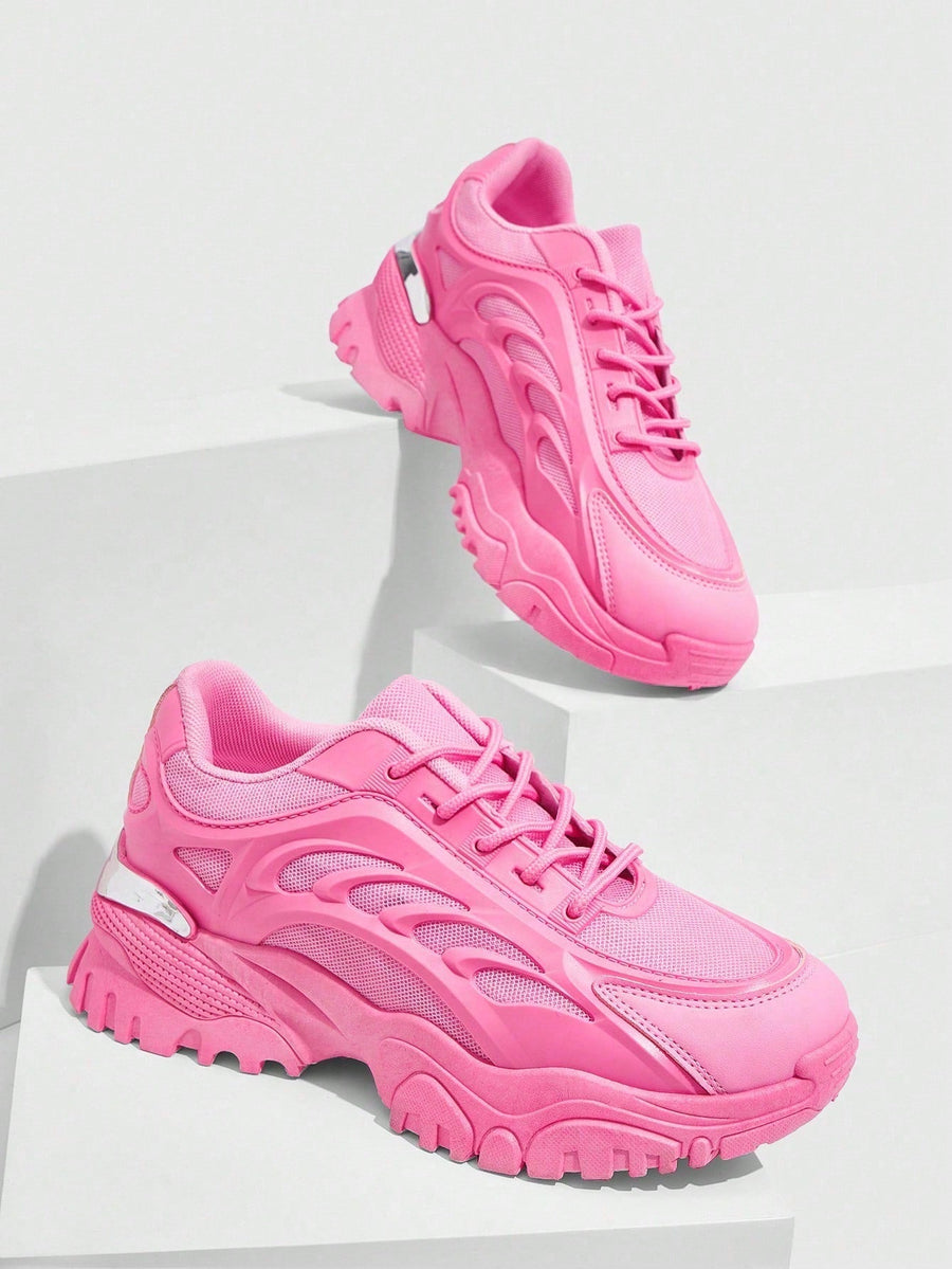 Sneakers with thick sole and mesh surface