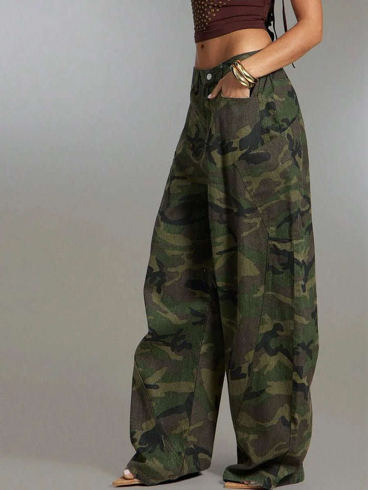 Wide leg camouflage broek