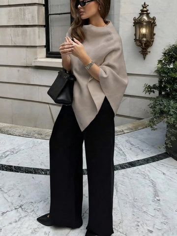 Oversized poncho met asymmetrische hals
