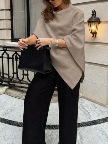 Oversized poncho met asymmetrische hals