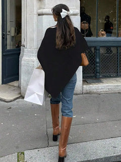 Oversized poncho met asymmetrische hals