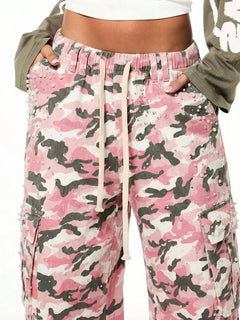Wide leg cargo pants met camouflage