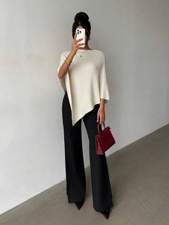 Oversized poncho met asymmetrische hals