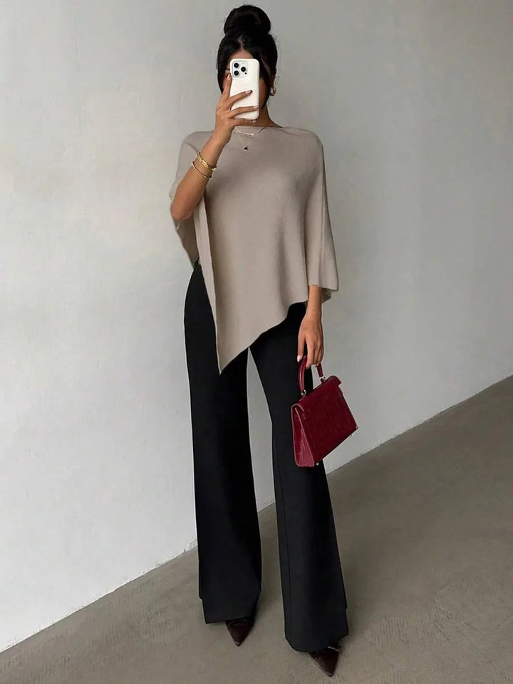 Oversized poncho met asymmetrische hals