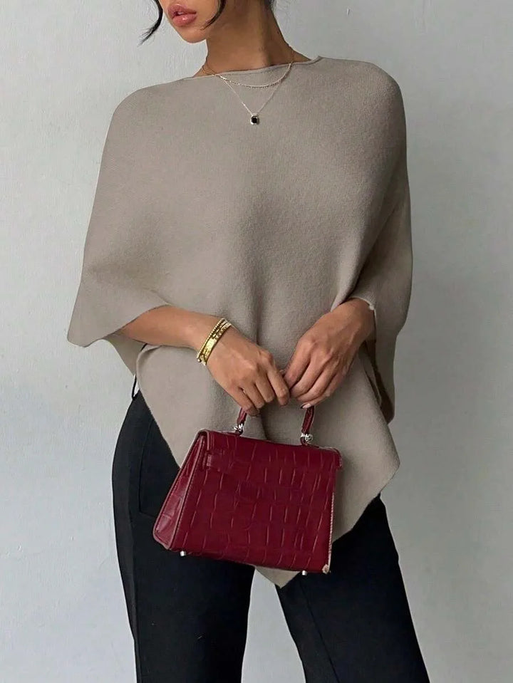 Oversized poncho met asymmetrische hals