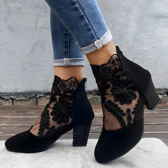 Schoenen met blokhak en kant