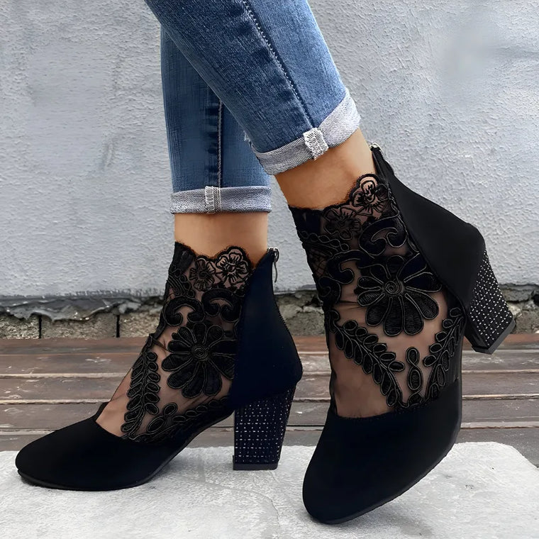 Schoenen met blokhak en kant
