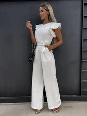 Ultieme elegantie - deze jumpsuit is een stijlvolle keuze met prachtige wijde pijpen voor een trendy uitstraling. Kenmerken zijn onder andere een ronde halslijn, lichte rekbaarheid voor comfort en een perfecte pasvorm die flatteert.