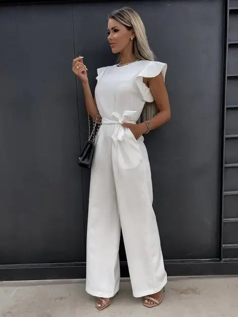 Ultieme elegantie - deze jumpsuit is een stijlvolle keuze met prachtige wijde pijpen voor een trendy uitstraling. Kenmerken zijn onder andere een ronde halslijn, lichte rekbaarheid voor comfort en een perfecte pasvorm die flatteert.