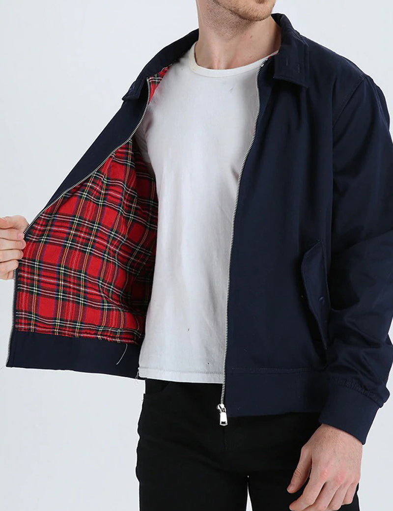 Stoer Harrington jasje, perfect voor een trendy look. Inclusief ingewerkte schoudernaden, praktische zakken, geribbelde manchetten en zoom, meerlaagse voering, ontspannen pasvorm en omgeslagen kraag voor veelzijdige uitstraling.